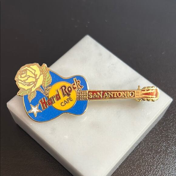 Hard Rock Cafe San Antonio Pin #47 - Picture 1 of 4